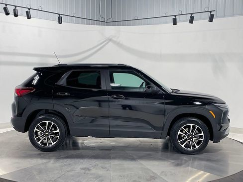Used 2025 Chevrolet TrailBlazer LT w/ LT Cold Weather Package image 10