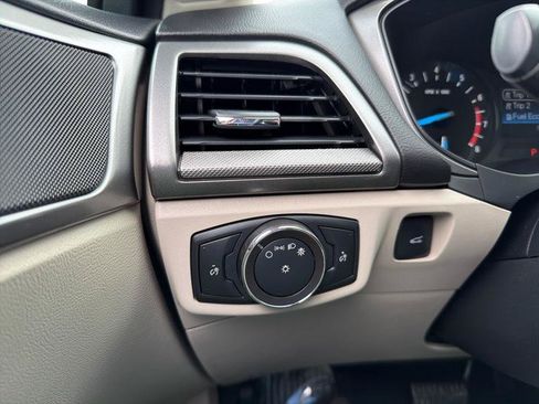 Used 2018 Ford Fusion SE FWD image 13
