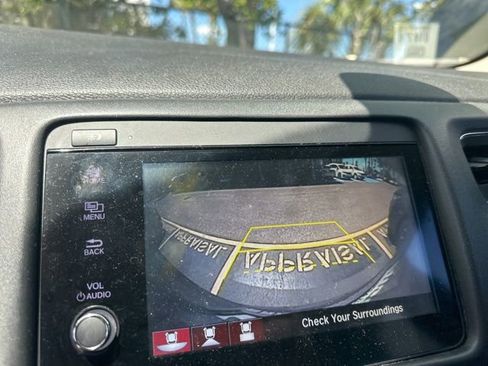 Used 2022 Honda HR-V EX image 9