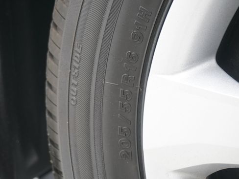 Used 2022 Toyota Corolla LE FWD image 19