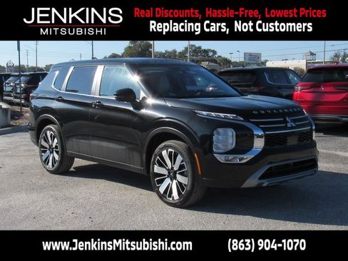 New 2025 Mitsubishi Outlander SE image 1