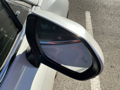 Used 2022 Toyota Camry XLE image 18