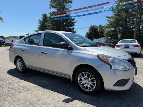 Used 2015 Nissan Versa S FWD image 2