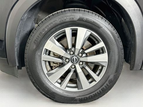 Used 2025 Nissan Pathfinder SL FWD image 11