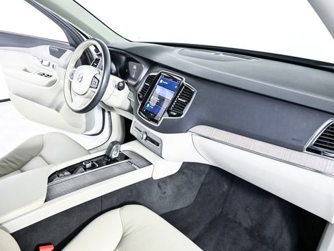 Certified 2023 Volvo XC90 B5 Plus image 25