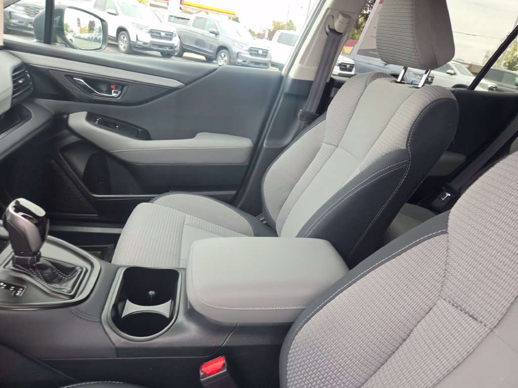 Used 2025 Subaru Outback Premium AWD/4WD image 16