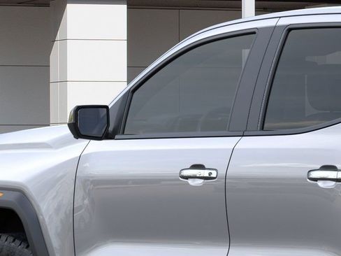 New 2026 GMC Canyon Denali image 13