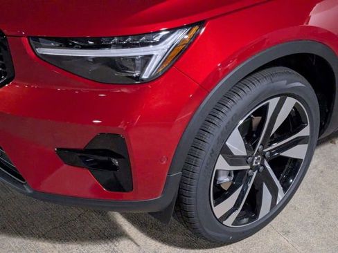 New 2025 Volvo XC40 B5 Ultra w/ Climate Package image 9