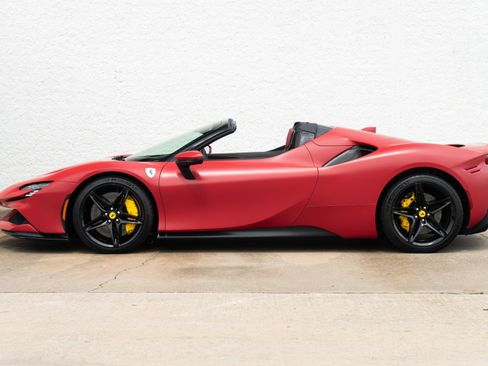 Used 2023 Ferrari SF90 Spider AWD/4WD image 8