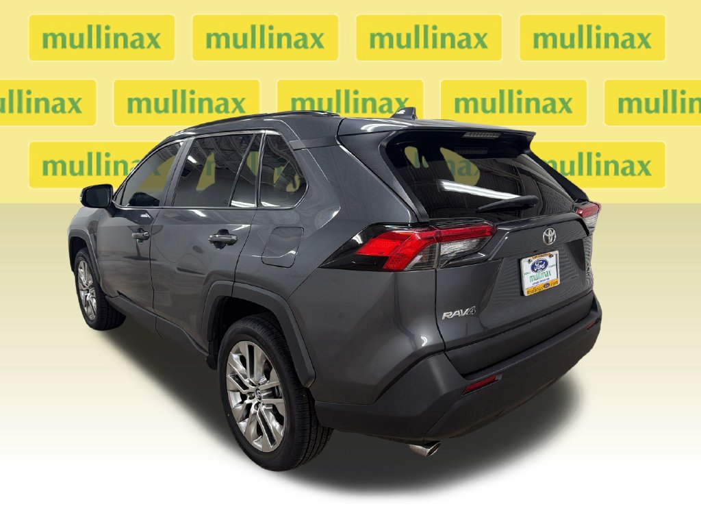 Used 2021 Toyota RAV4 XLE Premium FWD image 9