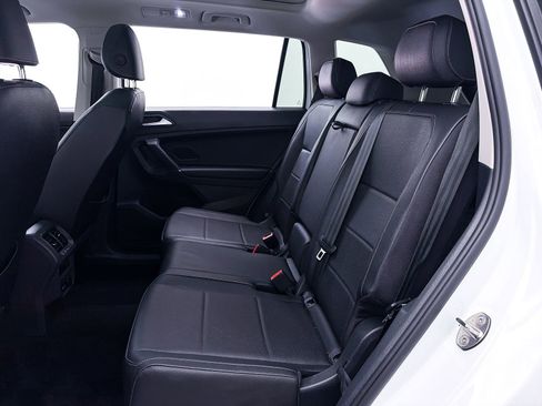 Used 2020 Volkswagen Tiguan SE w/ Panoramic Sunroof Package AWD/4WD image 37