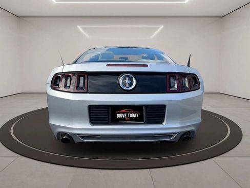 Used 2013 Ford Mustang Coupe RWD image 4