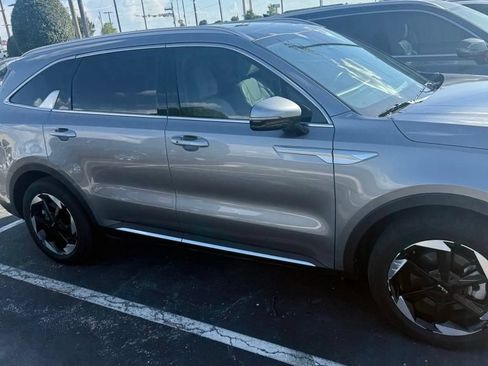 Used 2025 Kia Sorento EX w/ EX Panoramic Sunroof Package FWD image 12