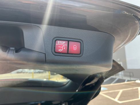 Used 2025 Mercedes-Benz GLB 250 image 24