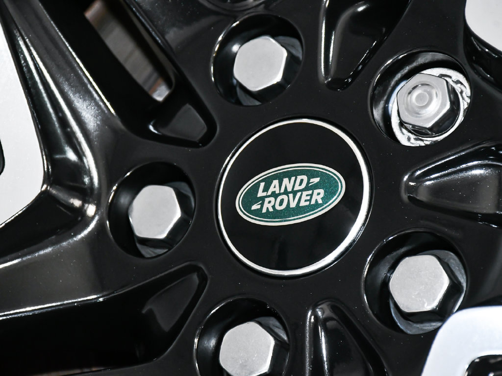 Used 2024 Land Rover Discovery Dynamic SE AWD/4WD image 97