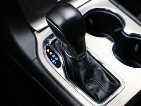 Used 2021 Jeep Grand Cherokee Laredo AWD/4WD image 17