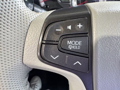 Used 2013 Toyota Sienna SE image 31