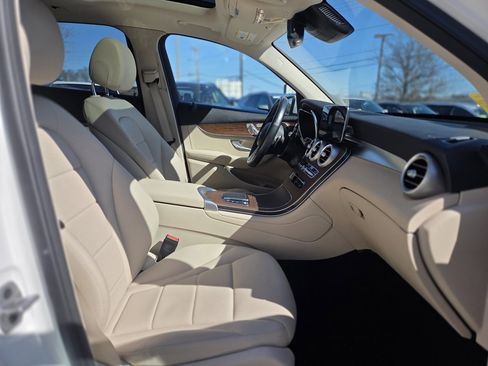 Used 2022 Mercedes-Benz GLC 300 GLC 300 w/ Premium Package Lite image 27