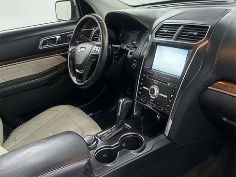 Used 2016 Ford Explorer Platinum image 51