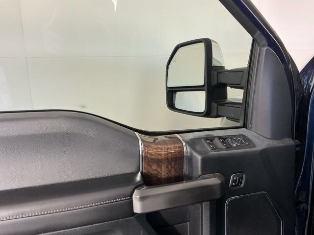 Used 2016 Ford F150 Platinum w/ Equipment Group 701A Luxury AWD/4WD image 9