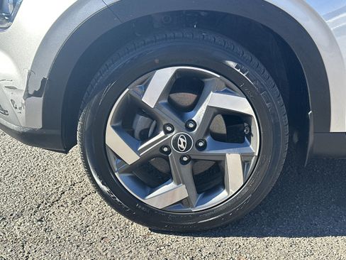 Used 2023 Hyundai Venue SEL image 12