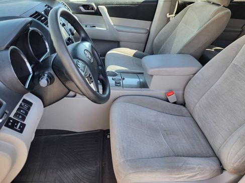 Used 2013 Toyota Highlander Plus AWD/4WD image 15