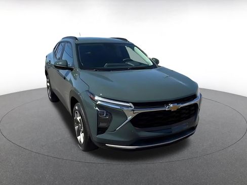 Used 2025 Chevrolet Trax LT image 3