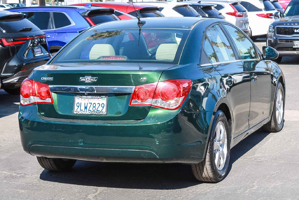 Used 2014 Chevrolet Cruze LT w/ Technology Package FWD image 4