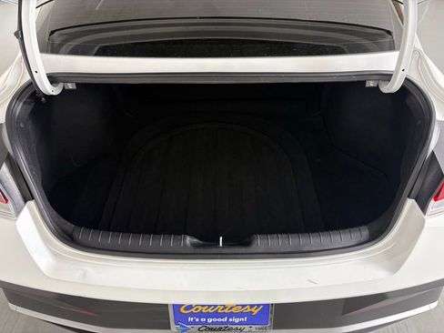 Used 2024 Hyundai Elantra SEL FWD image 18