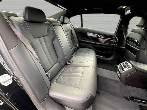 Used 2022 BMW 740i w/ M Sport Package RWD image 15