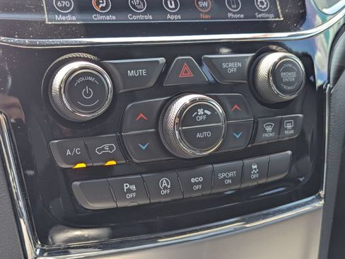 Used 2020 Jeep Grand Cherokee Altitude AWD/4WD image 18