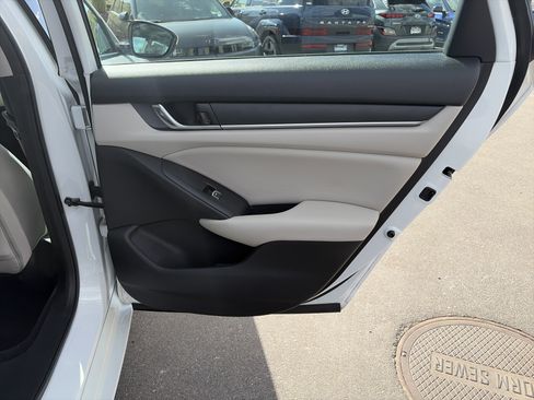 Used 2021 Honda Accord Hybrid image 25