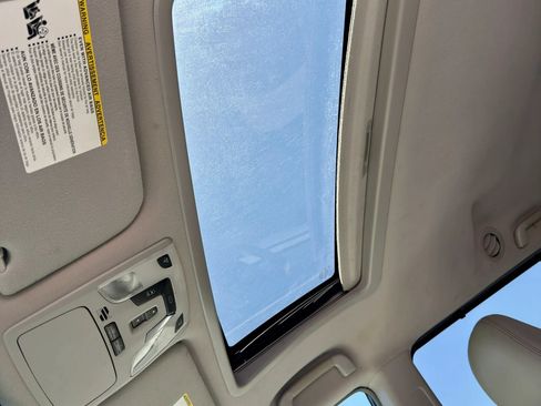 Used 2014 Toyota Sienna XLE FWD image 9