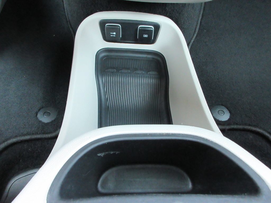 Used 2020 Chrysler Pacifica Limited FWD image 29