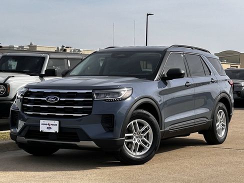 New 2026 Ford Explorer Active RWD image 2