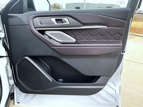 Used 2025 Ford Explorer Platinum w/ LUX Leather Package image 18