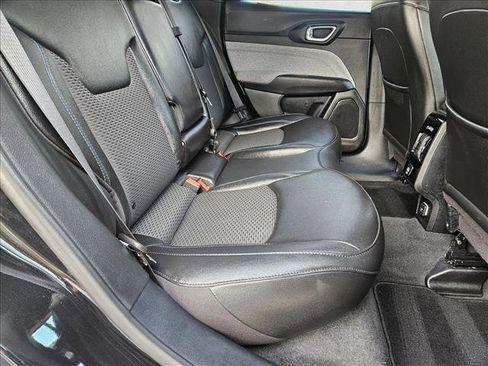 Used 2024 Jeep Compass Latitude AWD/4WD image 19