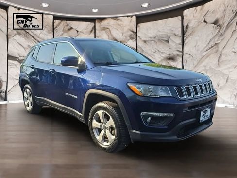 Used 2021 Jeep Compass Latitude w/ Convenience Group AWD/4WD image 3