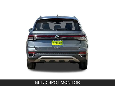 Used 2025 Volkswagen Taos SE w/ Panoramic Sunroof Package FWD image 6
