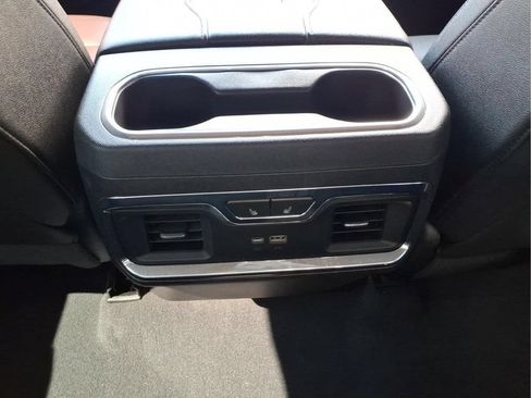 Used 2022 GMC Sierra 1500 SLT AWD/4WD image 19