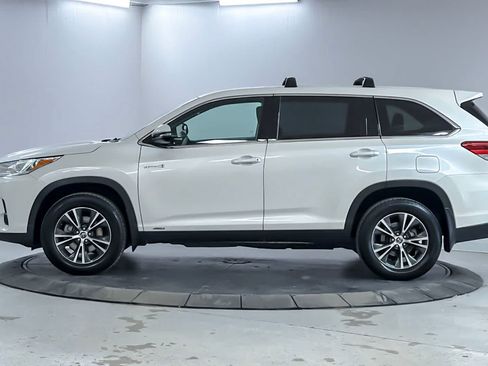 Used 2019 Toyota Highlander LE AWD/4WD image 5