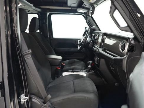 Used 2022 Jeep Wrangler Unlimited Sahara image 37