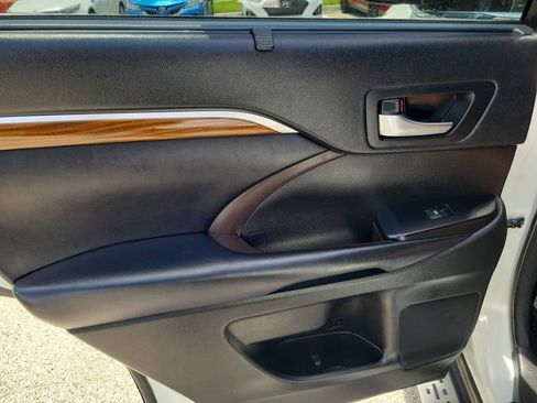 Used 2018 Toyota Highlander Limited FWD image 13