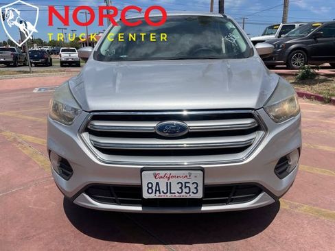 Used 2017 Ford Escape SE image 3