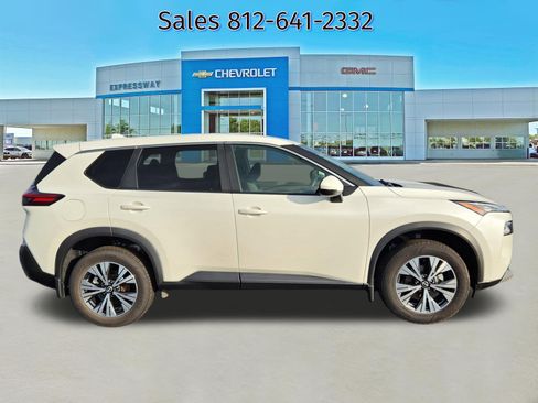 Used 2023 Nissan Rogue SV image 8