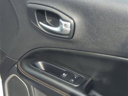 Certified 2020 Jeep Compass Latitude image 28