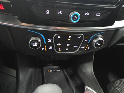 Used 2023 Chevrolet Traverse LT w/ Rear Camera Mirror Package AWD/4WD image 15