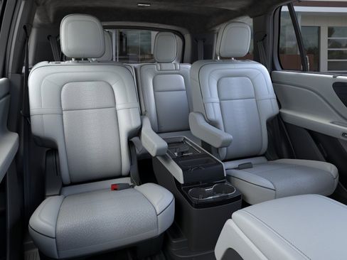 New 2026 Lincoln Aviator Black Label w/ Jet Appearance Package AWD/4WD image 11