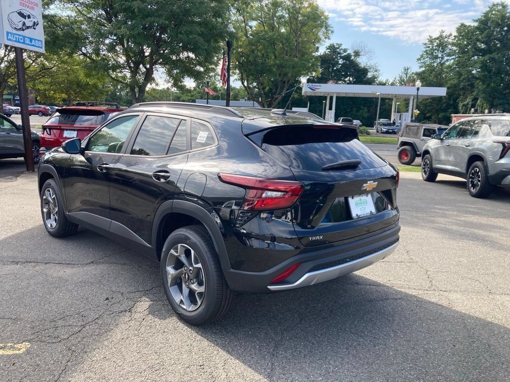 New 2026 Chevrolet Trax LT w/ LT Convenience Package FWD image 26