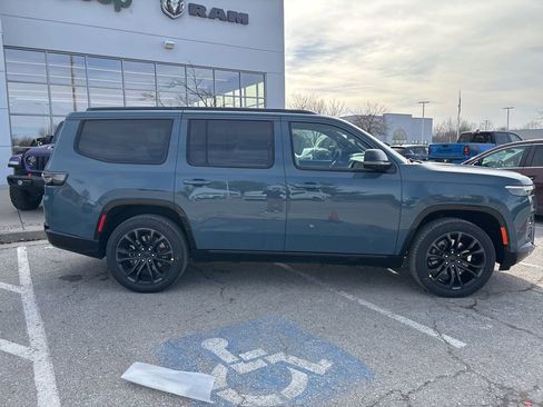 New 2026 Jeep Grand Wagoneer Summit AWD/4WD image 36